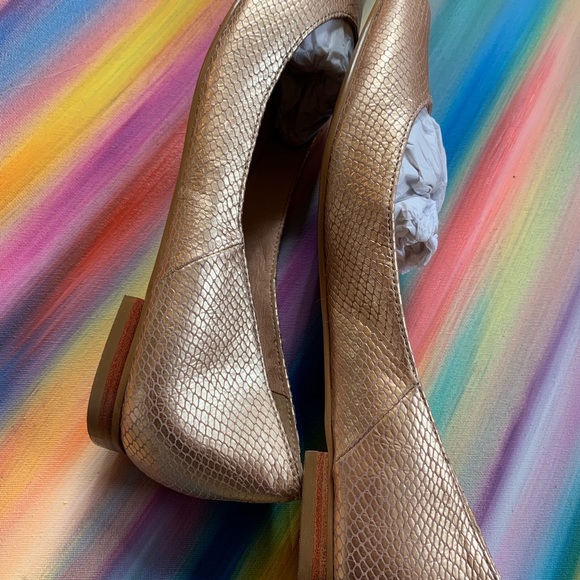 CorsoComo platinum metallic snake morrison flatEUC - Picture 5 of 8